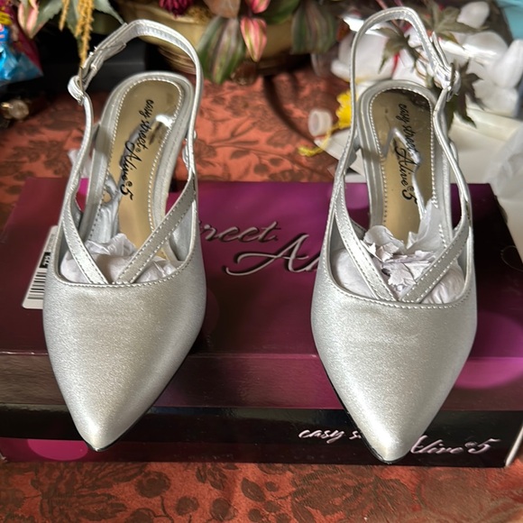 easy street Shoes - Elegant Silver Women's Slingback Shoes Never Worn Size 6W